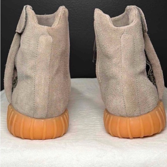 adidas Yeezy Boost 750 “Grey Gum” BB1840 | Men’s Size 10 - Picture 13 of 16